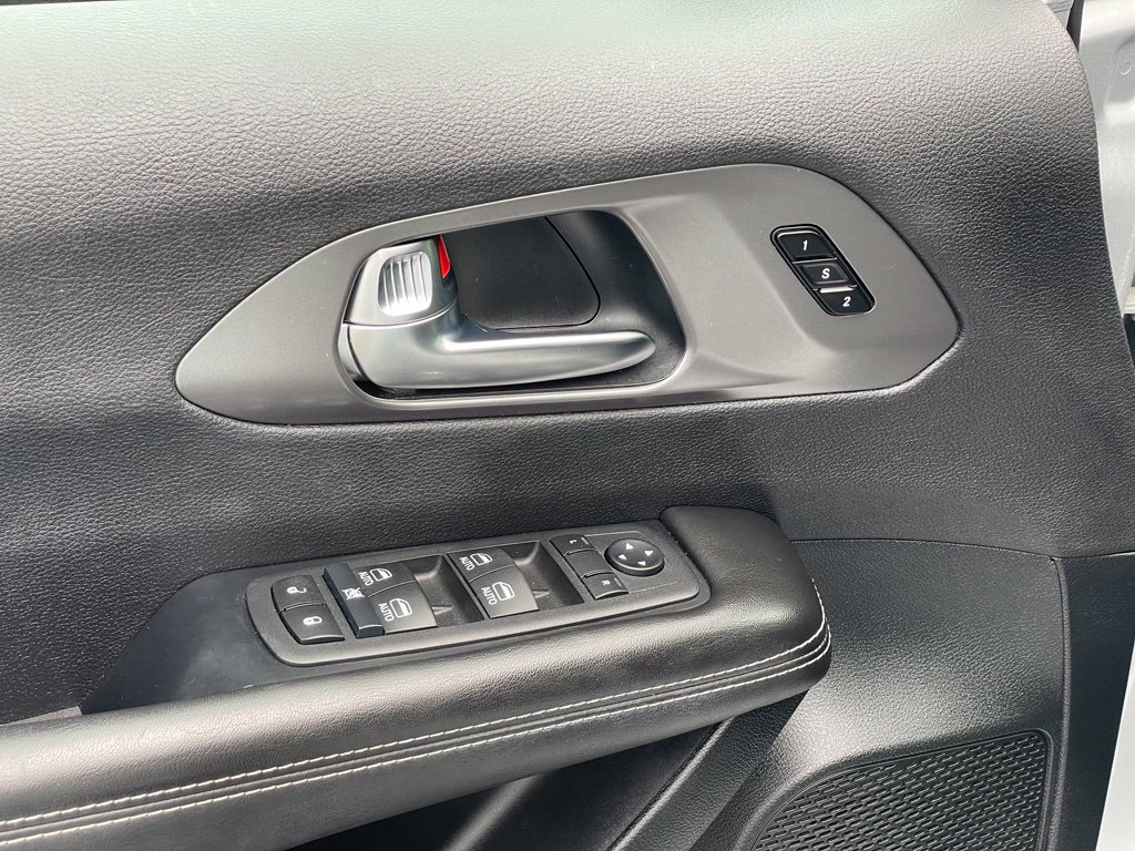 Used 2026 Chrysler Pacifica Select FWD image 13