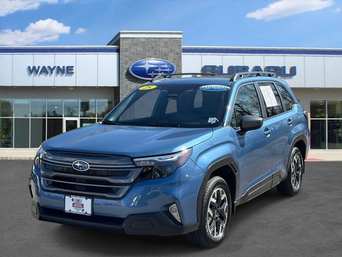 Certified 2025 Subaru Forester Premium AWD/4WD image 2