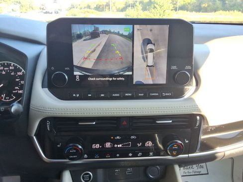 Used 2023 Nissan Rogue SL w/ SL Premium Package image 17