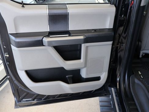 Used 2017 Ford F150 XLT image 25