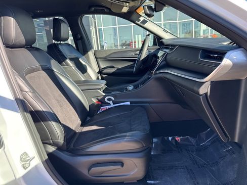 Certified 2024 Jeep Grand Cherokee Altitude image 26