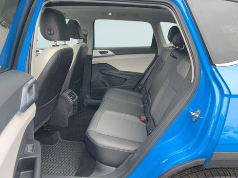 Certified 2025 Volkswagen Taos SE w/ Panoramic Sunroof Package image 14