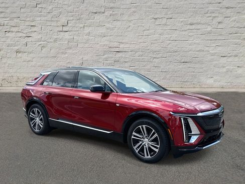 New 2025 Cadillac Lyriq Luxury image 3