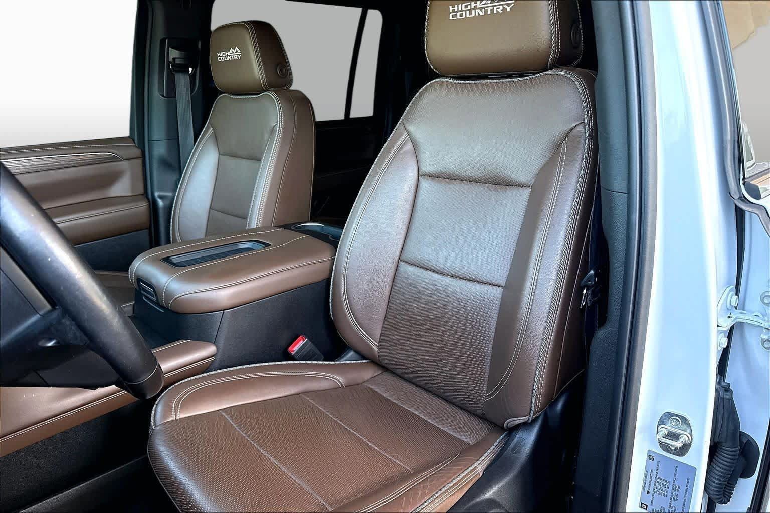 Used 2021 Chevrolet Suburban High Country w/ Premium Package AWD/4WD image 8