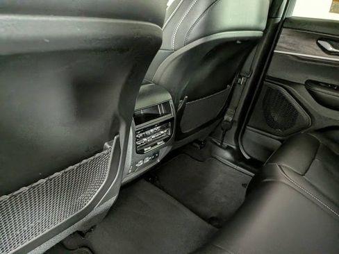 Certified 2025 Jeep Grand Cherokee Limited w/ Black Appearance Package AWD/4WD image 32