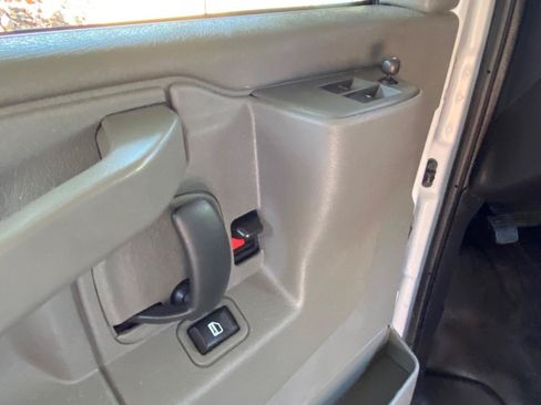 Used 2025 Chevrolet Express 2500 w/ Driver Convenience Package RWD image 23
