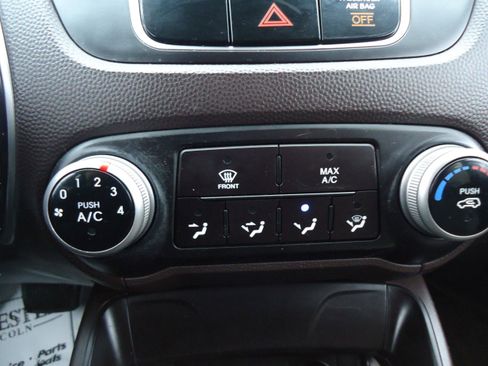 Used 2011 Hyundai Tucson GLS image 15