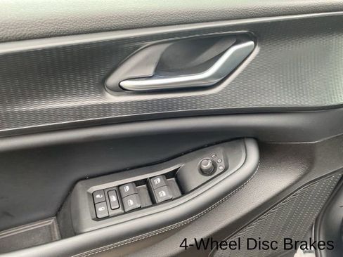 Used 2025 Jeep Grand Cherokee L Altitude image 28