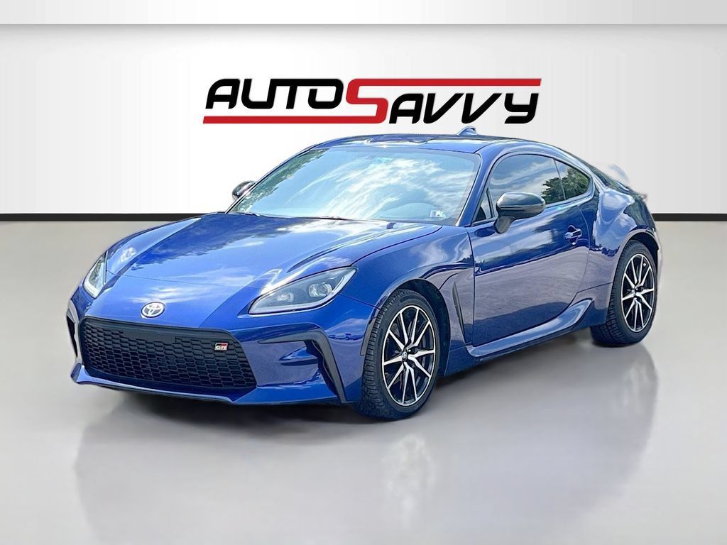 Used 2025 Toyota GR86 w/ ALL Weather Mat Package (TMS) RWD image 3
