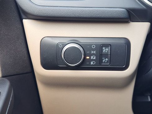 Used 2022 Ford Escape SE w/ SE Sport Appearance Package image 21