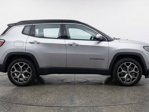 Used 2025 Jeep Compass Limited image 11