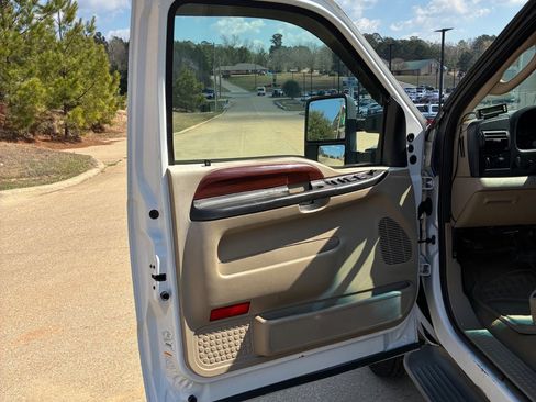 Used 2005 Ford F350 4x4 Crew Cab DRW Super Duty image 10