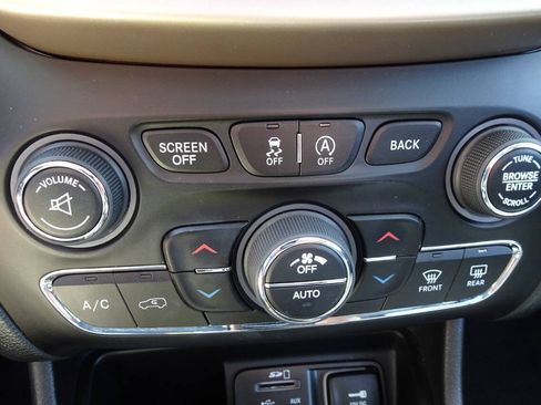 Used 2017 Jeep Cherokee Limited AWD/4WD image 24