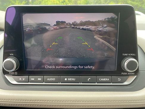 Used 2024 Nissan Rogue SV image 21