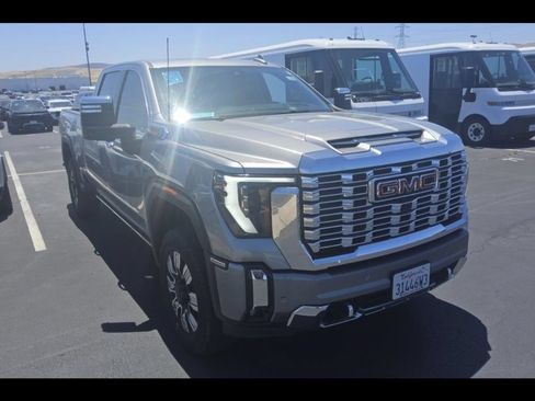 Used 2024 GMC Sierra 3500 Denali w/ Denali Reserve Package AWD/4WD image 6