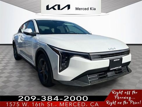 New 2026 Kia K4 LXS image 1