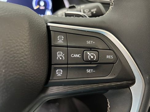 Used 2024 Jeep Grand Cherokee Altitude image 42