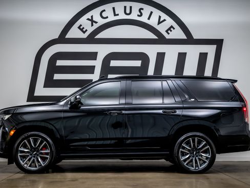 Used 2021 Cadillac Escalade Sport Platinum w/ LPO, ONYX Package image 5