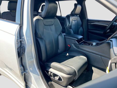 Certified 2025 Jeep Grand Cherokee Overland w/ Adv Protech Group III AWD/4WD image 30