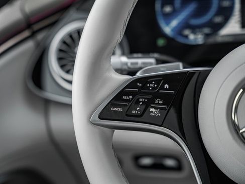 Used 2023 Mercedes-Benz EQS 580 4MATIC SUV image 24