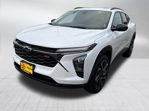 Used 2024 Chevrolet Trax RS w/ Sunroof Package image 4