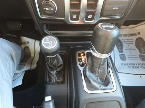 Used 2024 Jeep Wrangler Sport S image 19