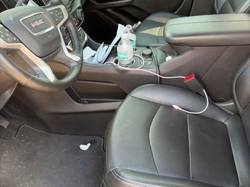 Used 2024 GMC Terrain SLT FWD image 4