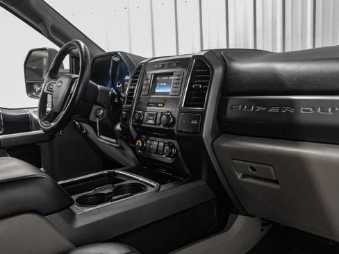Used 2017 Ford F250 XLT w/ XLT Value Package AWD/4WD image 12