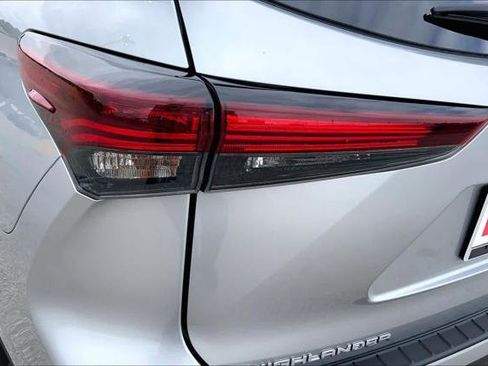 Certified 2024 Toyota Highlander LE image 28