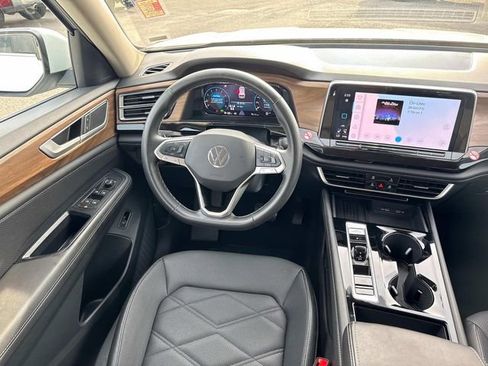 Used 2025 Volkswagen Atlas SE image 19