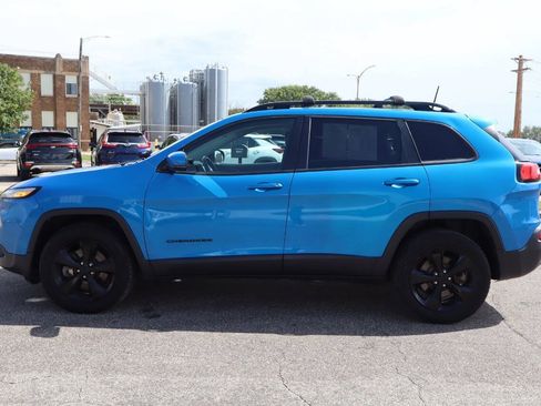 Used 2018 Jeep Cherokee Limited w/ High Altitude Package AWD/4WD image 8