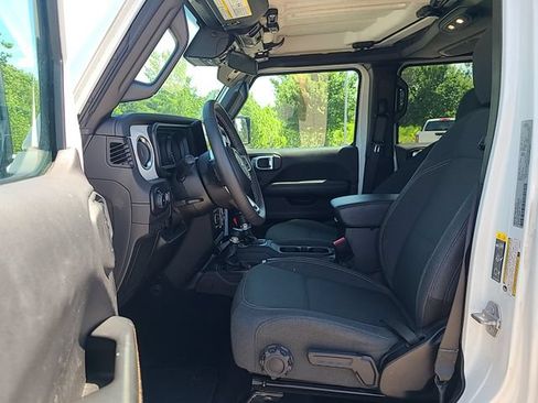 Used 2025 Jeep Wrangler Unlimited Sahara AWD/4WD image 12