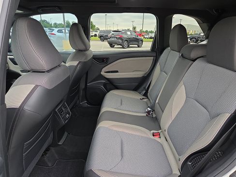 Used 2025 Subaru Forester Premium AWD/4WD image 10