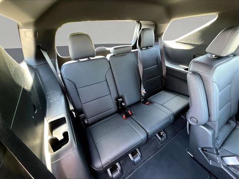 Used 2025 Chevrolet Traverse LT w/ Enhanced Driving Package AWD/4WD image 30