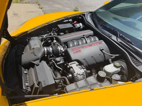 Used 2005 Chevrolet Corvette Coupe w/ Preferred Equipment Group RWD image 5
