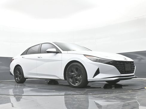 Certified 2021 Hyundai Elantra SEL FWD image 40