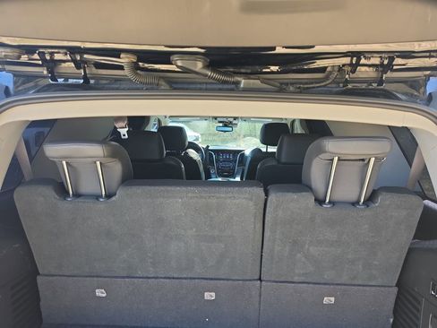 Used 2017 Cadillac Escalade Luxury AWD/4WD image 10