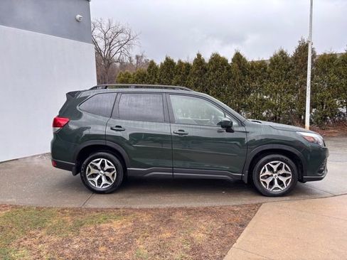 Used 2024 Subaru Forester Premium image 2