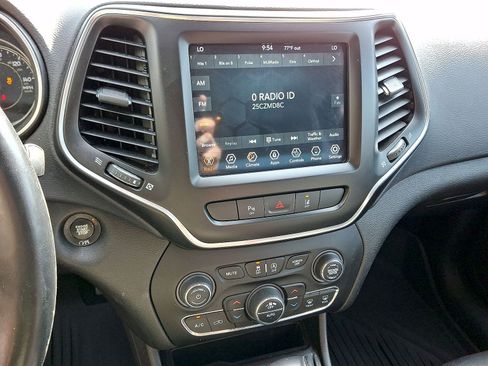 Used 2021 Jeep Cherokee Latitude Lux w/ Comfort/Convenience Group AWD/4WD image 14
