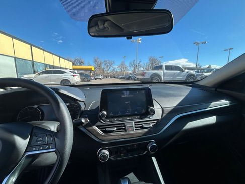 Used 2025 Nissan Altima 2.5 SV image 32