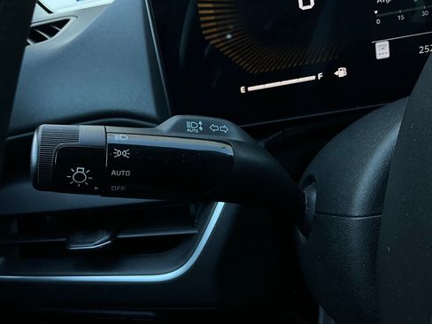 Used 2025 Kia K4 LXS image 36