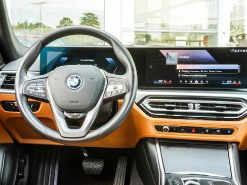 Used 2024 BMW i4 eDrive40 w/ Premium Package RWD image 17
