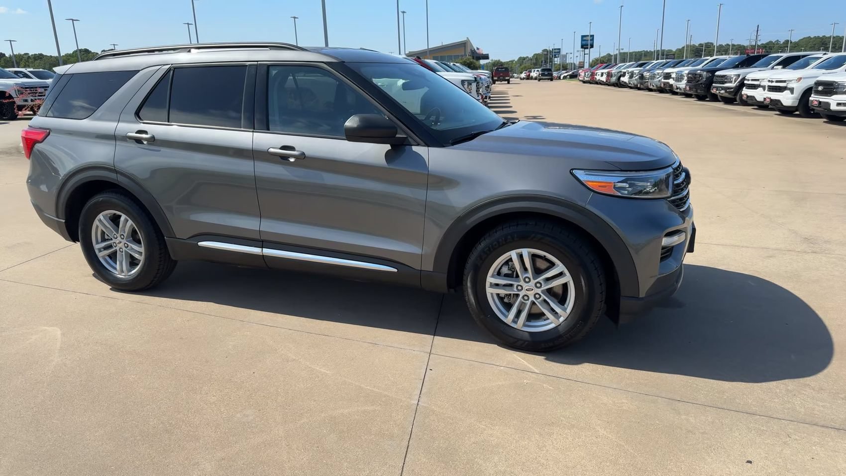 Used 2024 Ford Explorer XLT w/ Equipment Group 202A RWD image 9