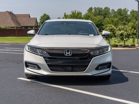 Used 2019 Honda Accord Sport image 2