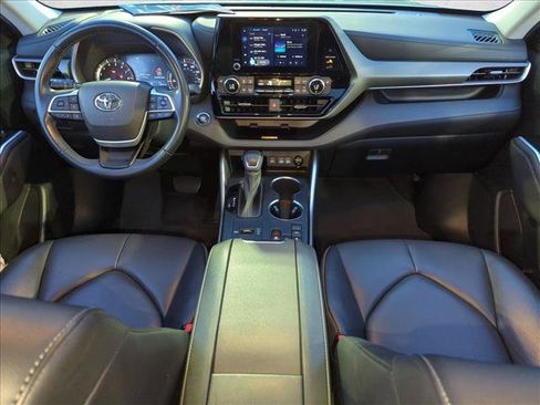 Used 2023 Toyota Highlander XLE FWD image 18