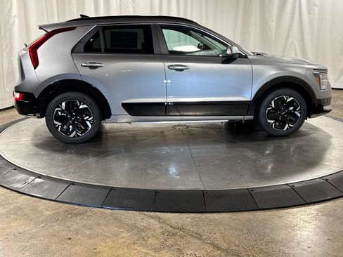 New 2026 Kia Niro Wind w/ Wind Preserve Package FWD image 11