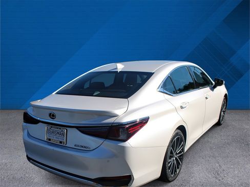 Used 2024 Lexus ES 300h w/ Premium Package image 9