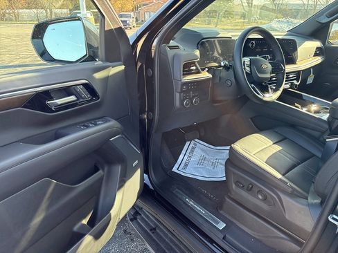 New 2025 Chevrolet Suburban High Country w/ LPO, Illumination Package image 27