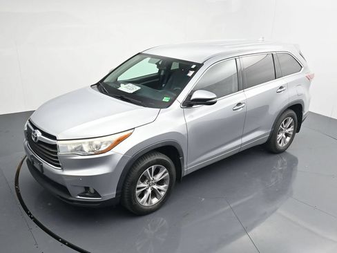 Used 2016 Toyota Highlander Plus AWD/4WD image 12