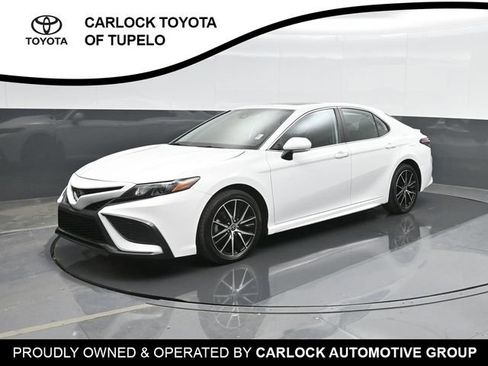 Used 2024 Toyota Camry SE w/ Convenience Package FWD image 1